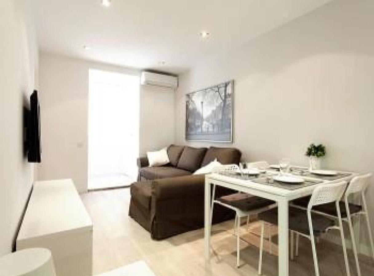 Miquel Angel - Apartment In Sants Large Community Terrace Barcelona